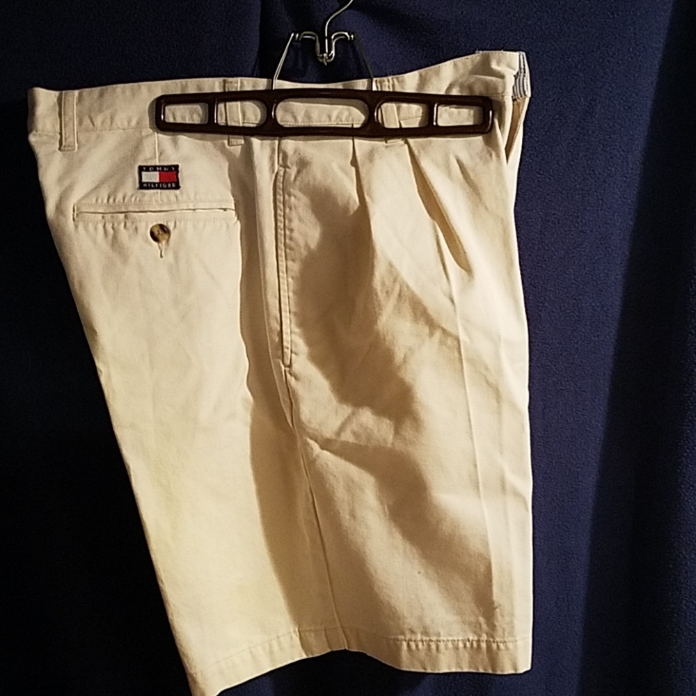 Tommy Hilfiger Mens Pleated Shorts